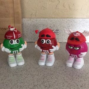 Valentine M&M figures.